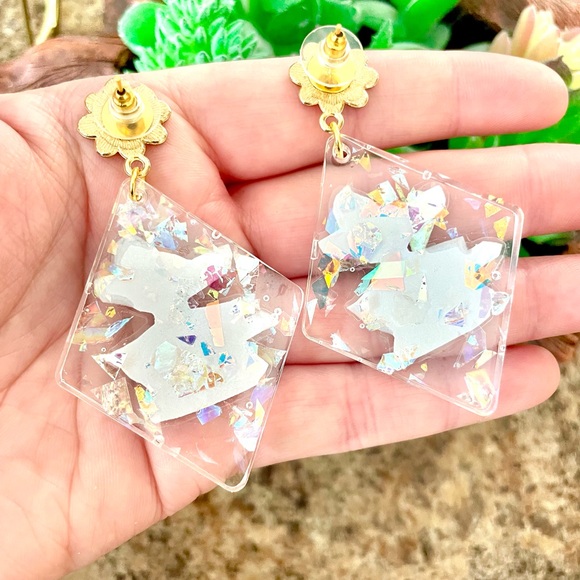Moana Acrylic Earrings - Picture 5 of 5